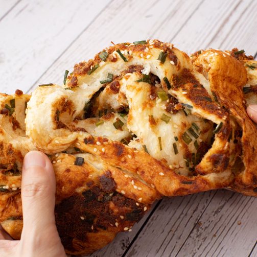 bread secret breaking a green onion meat floss loaf
