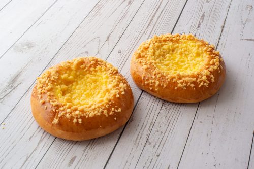 bread-secret-lemon-crumble-bread-on-wooden-table bread secret lemon crumble bread on wooden table