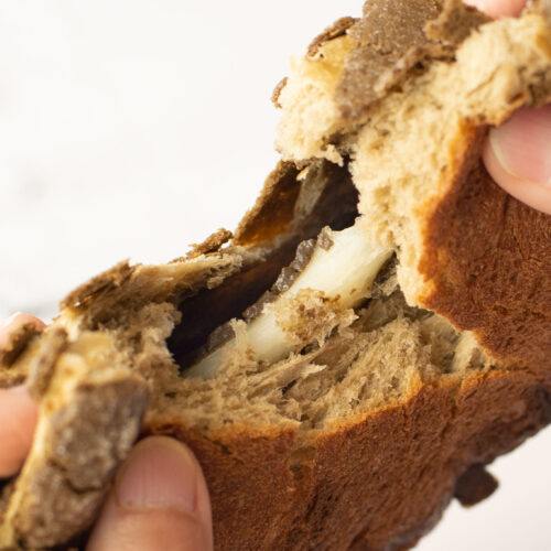 bread-secret-tearing-a-hojicha-mochi-bread